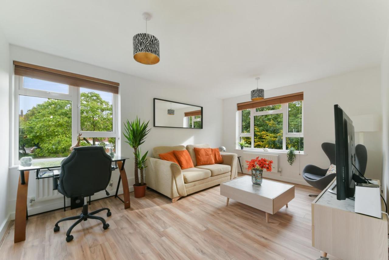 Spacious, Quiet And Modern Apartment London Bagian luar foto